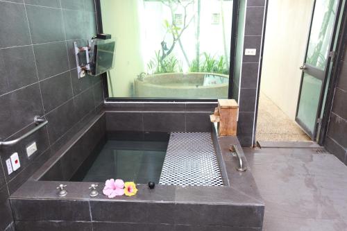 Kylpyhuone majoituspaikassa The Mudan