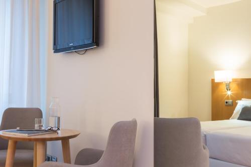 Ένα ή περισσότερα κρεβάτια σε δωμάτιο στο Hotel Palacio de Aiete