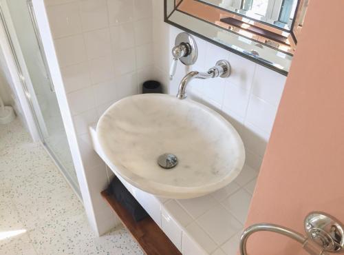 Ένα μπάνιο στο Agave Room Rental