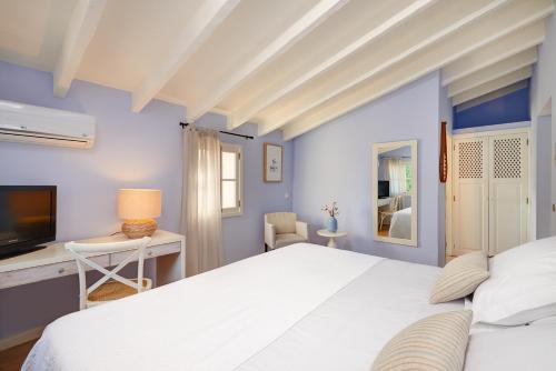 a hotel room with a bed and a television at Protur Residencia Son Floriana in Cala Bona