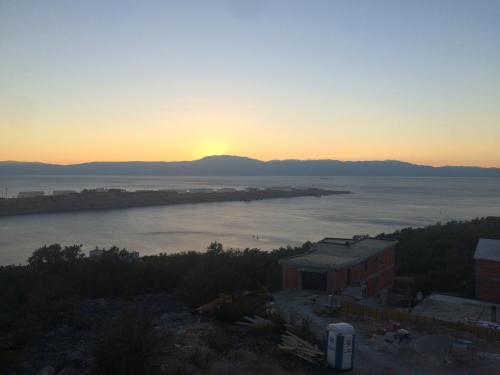 a sunset over a large body of water at Apartments Michael & Petra , Omisalj, Insel Krk, Kroatien in Omišalj
