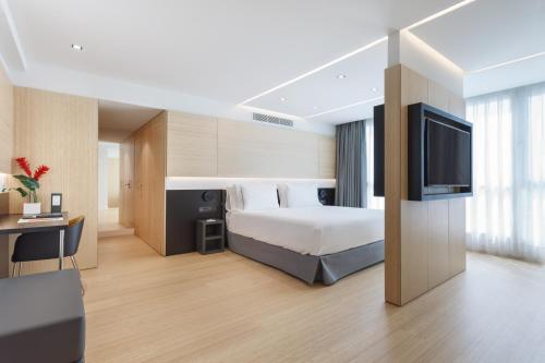 Tempat tidur dalam kamar di Exe Plaza Catalunya