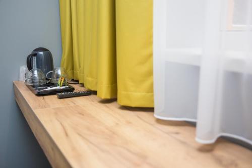 a wooden counter top with a coffee maker on it at Hotel Bistrita in Bistriţa