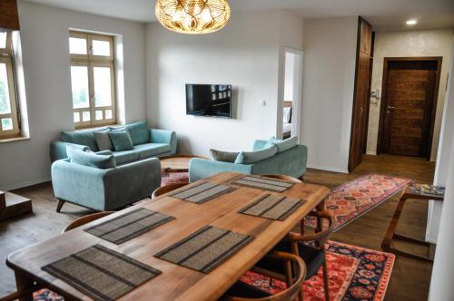 TV a/nebo společenská místnost v ubytování Apartments Salim