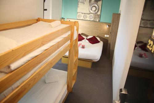 Postel nebo postele na pokoji v ubytování Fasthotel Lens Noyelles Godault
