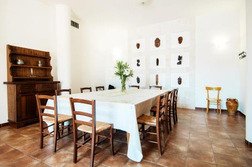 Imagen de la galería de Giardino Degli Ulivi Resort Masseria, en Margherita di Savoia