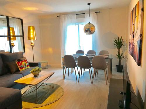 Posezení v ubytování Lujoso duplex en la playa con vistas al mar