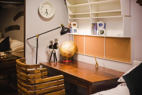a room with a desk with a globe and a lamp at Narra House Sukhumvit58 in Bangkok