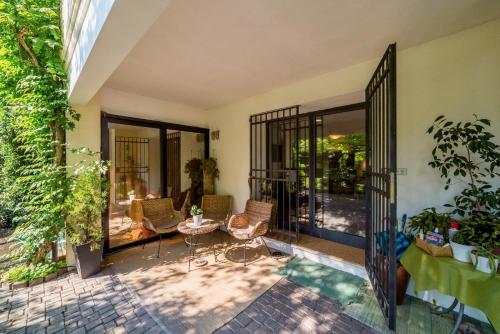 a patio with chairs and a table in a building at Bed and Breakfast Miotto in Montegalda
