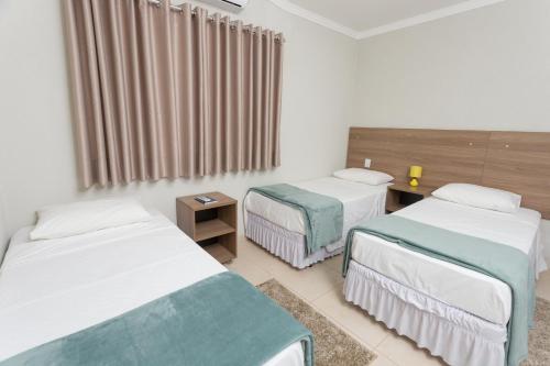 50+ Hotel Flat tesisinde bir odada yatak veya yataklar
