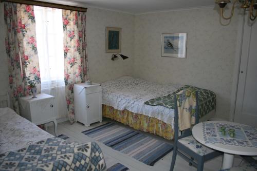 מיטה או מיטות בחדר ב-Magderuds gårdshus