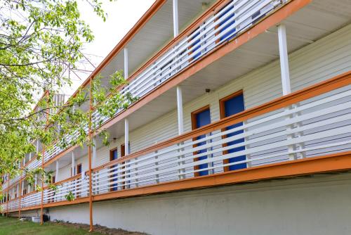 Балкон или терраса в Americas Best Value Inn & Suites Branson - Near the Strip