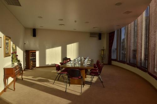 Posezení v ubytování Hotel Cinquentenario & Conference Center