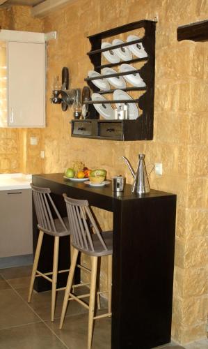 Kuchyň nebo kuchyňský kout v ubytování Heraklion Twins House - Private Pool Retreat