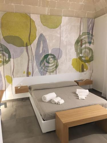 a bedroom with a bed with towels on it at Egusa73 Favignana in Favignana