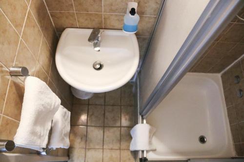 a small bathroom with a sink and a toilet at Hotel Berliner Hof in Düsseldorf