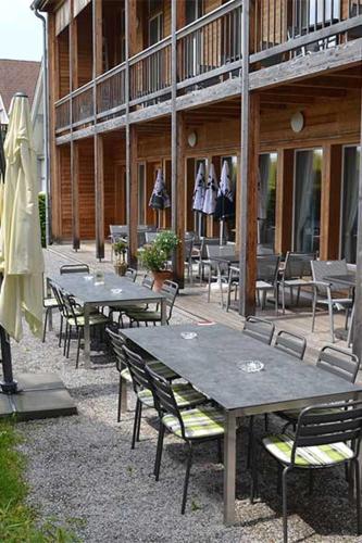 Un restaurante u otro lugar para comer en Gasthaus Löwen