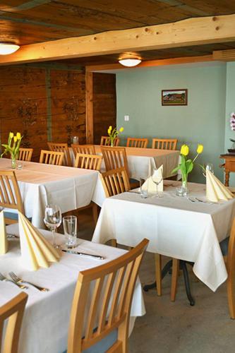 Un restaurante u otro lugar para comer en Gasthaus Löwen