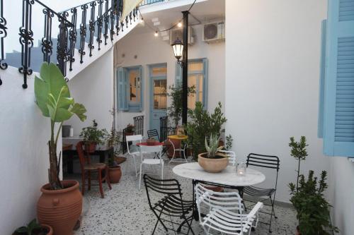 Live in Athens, THISEIO Historic House