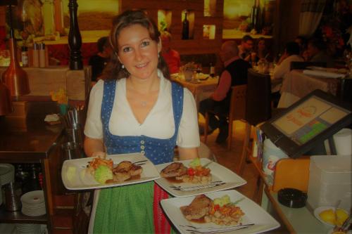 Gäste, die in der Unterkunft La Pasta Hotel Restaurant übernachten