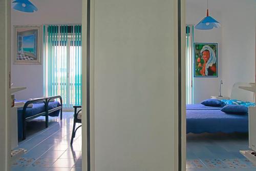 a mirror in a room with a bed and a bedroom at Villa Doris in Fontane Bianche