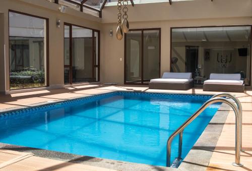 a swimming pool in a house at Hotel Medina Del Lago in Otavalo