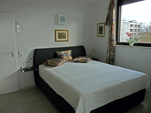 a bedroom with a bed with two pillows on it at Ferienwohnung-Wiesbaden-Top3 in Wiesbaden
