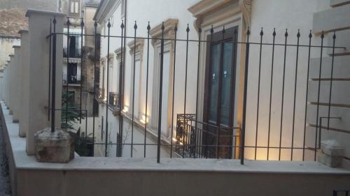 
Ein Balkon oder eine Terrasse in der Unterkunft Sotto il Castello
