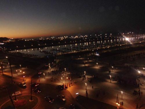 vista su una città di notte con un ponte di Hotel Miramar a Tangeri