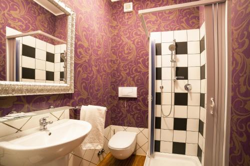 Ένα μπάνιο στο Ostiense Suites