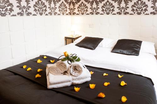 Ένα ή περισσότερα κρεβάτια σε δωμάτιο στο Ostiense Suites
