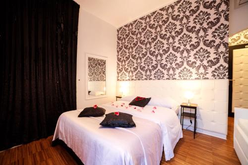 Ένα ή περισσότερα κρεβάτια σε δωμάτιο στο Ostiense Suites