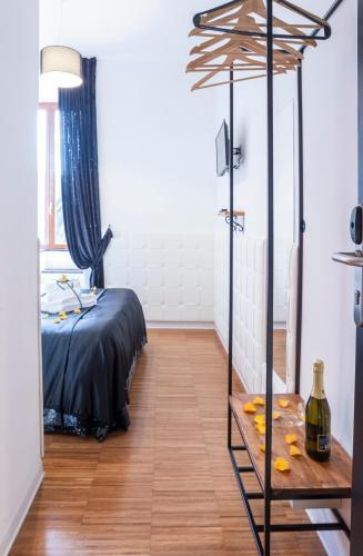 Ένα ή περισσότερα κρεβάτια σε δωμάτιο στο Ostiense Suites