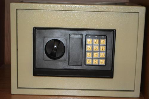 a microwave oven with a control panel on it at Sol Hotel in Praia
