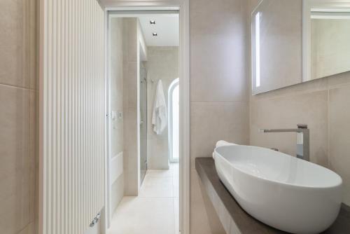 Ένα μπάνιο στο Y Arcillos Luxury Rooms CIN ITO75O35B4OOO468O2