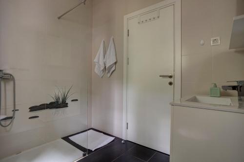 Un baño de Apartments Minja Nerin