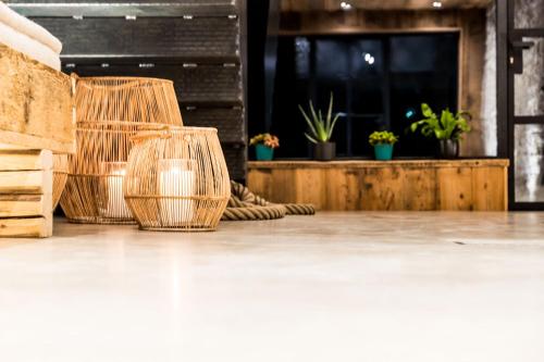 a room with rattan chairs and potted plants at Peakini Farmhaus in Untertauern