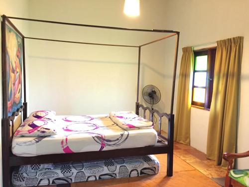 Postel nebo postele na pokoji v ubytování Sepat Village House by the Beach