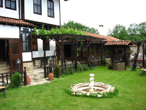 Κήπος έξω από το Sava Cupetsa Guest House