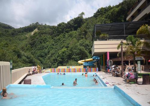 a group of people in a pool at a resort at Hotel y Aguas Termales de Chignahuapan in Chignahuapan