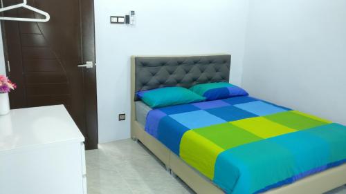 מיטה או מיטות בחדר ב-Villa DSelasih Homestay @UMT UNISZA