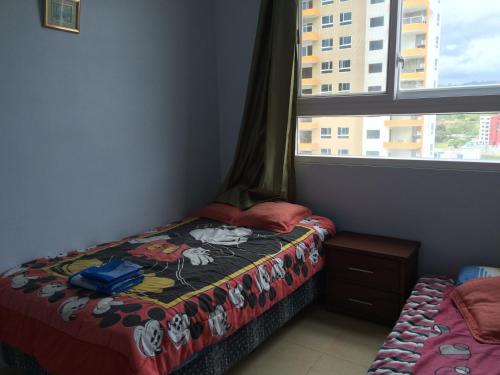 Кровать или кровати в номере Departamento Tonsupa piso 11