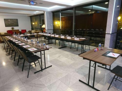 a large dining room with long tables and chairs at ibis Périgueux Centre in Périgueux