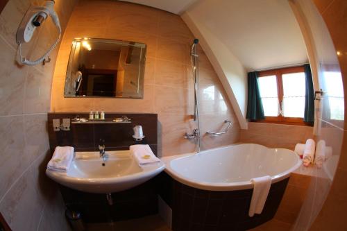 Koupelna v ubytování Hotel Fortna