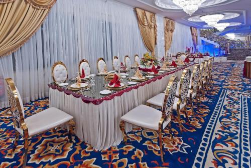Restoran atau tempat lain untuk makan di Casablanca Hotel Jeddah