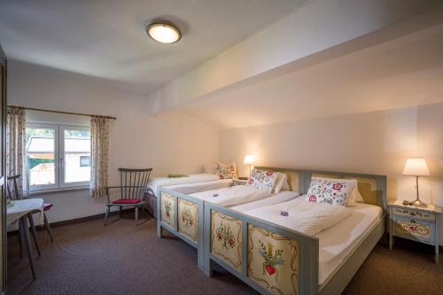 Ein Bett oder Betten in einem Zimmer der Unterkunft Gästehaus Greger