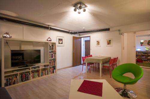 TV a/nebo společenská místnost v ubytování Gästehaus Greger