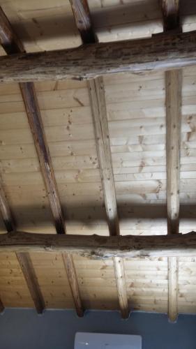 a ceiling with wooden beams in a room at La Ripa in Rocca San Felice