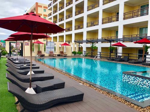 Swimmingpoolen hos eller tæt på Golden Sea Pattaya - SHA Extra Plus