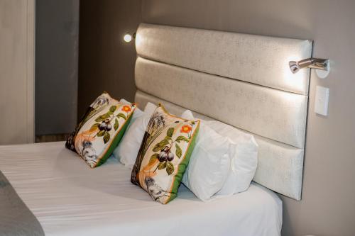 Ένα ή περισσότερα κρεβάτια σε δωμάτιο στο Out of Africa Guesthouse